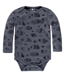 langarmbody will in grau mit wolken bei heldenkind