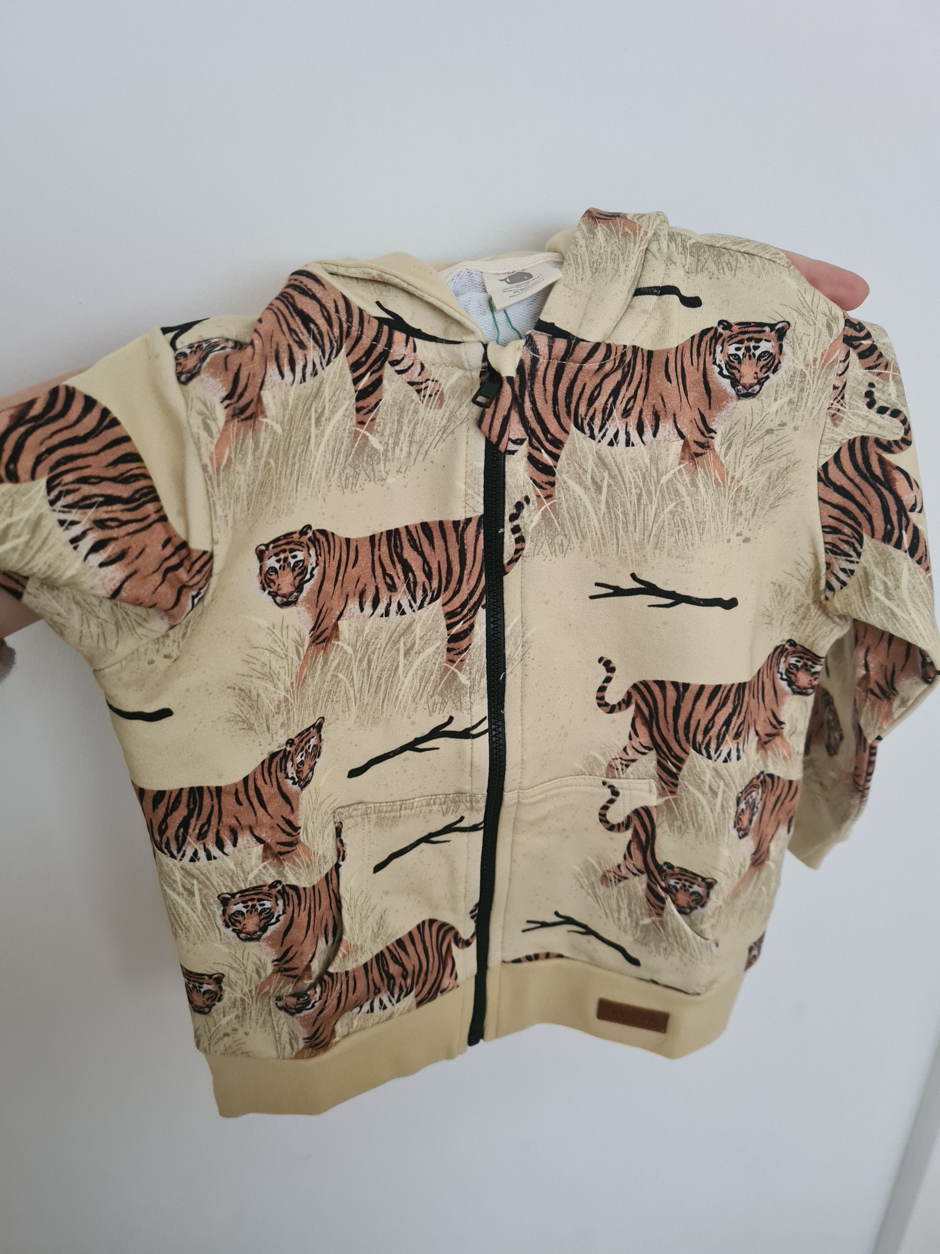 Hoodie with sales tiger on sleeves